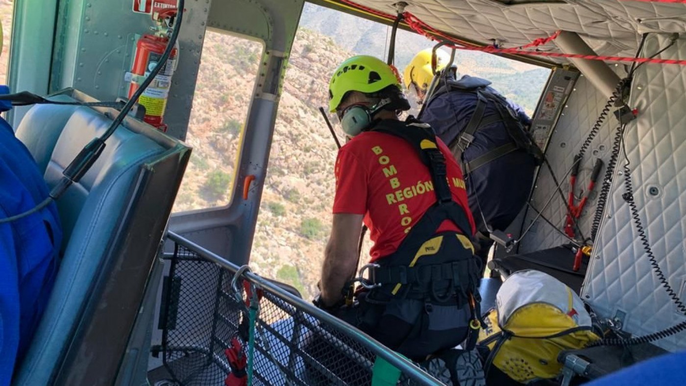 Rescatado por aire un cazador que ha sufrido una caída en un barranco de Abanilla