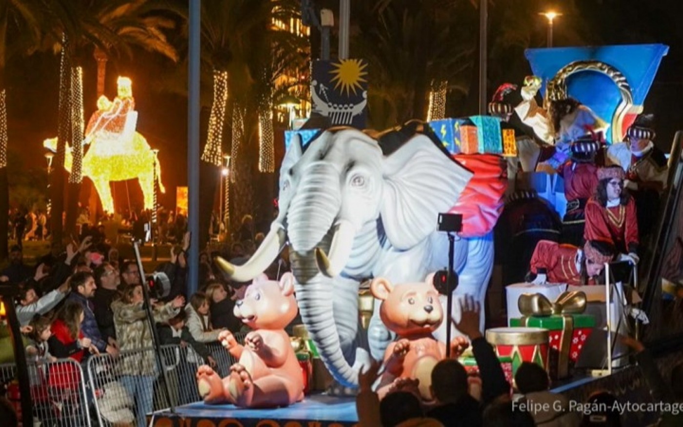 GALERÍA | Cartagena, la cabalgata de los Reyes Magos que sorteó la borrasca 'Francis'