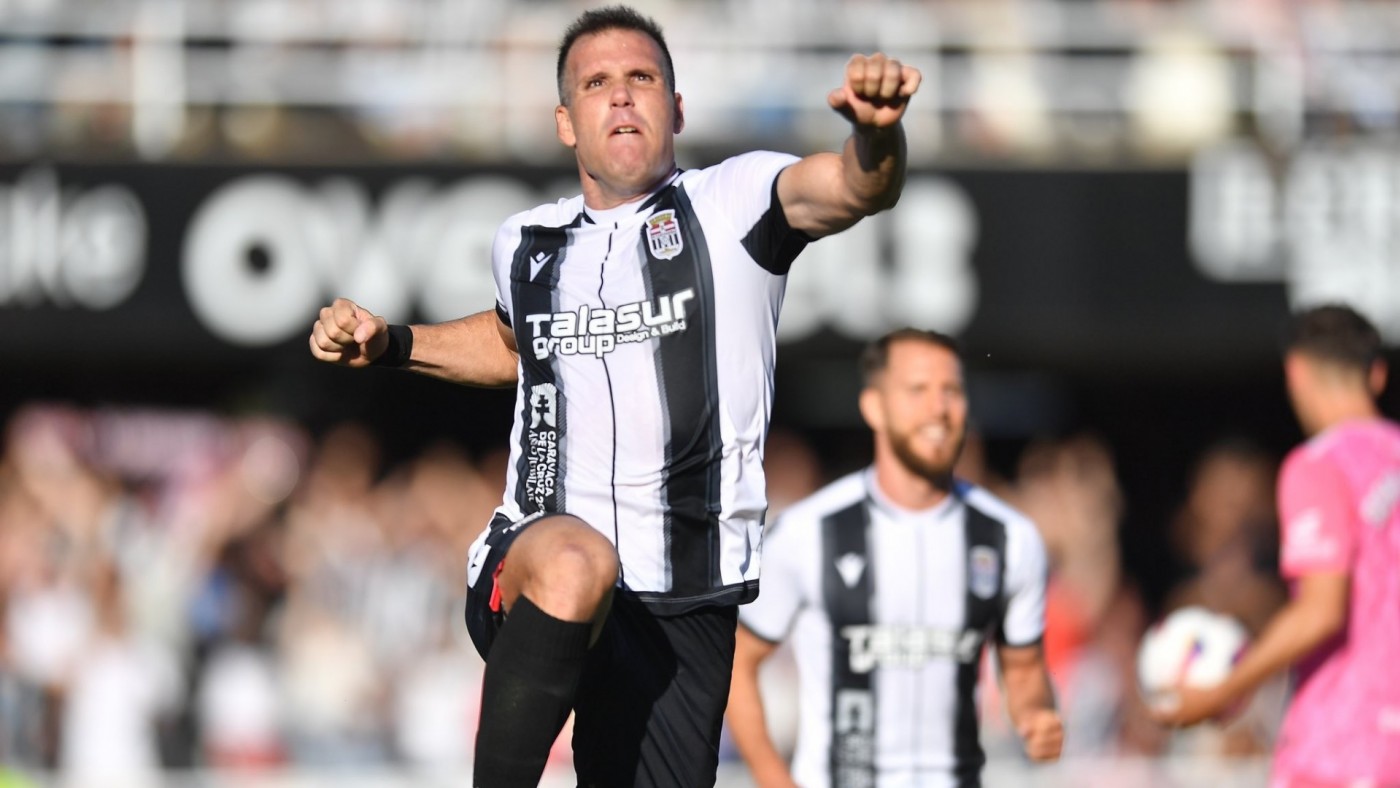 Ortuño renueva con el Cartagena por dos temporadas