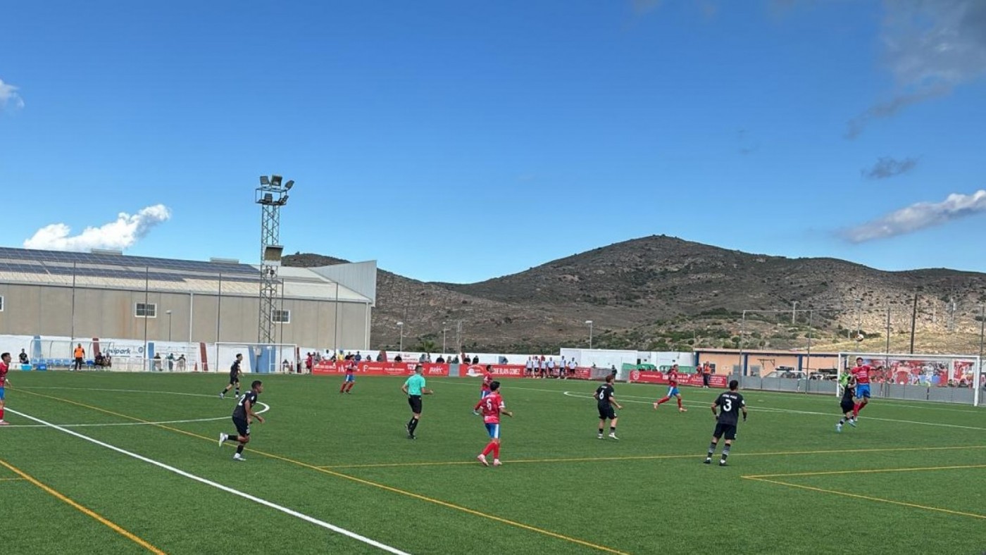 El Águilas asalta el Ángel Celdrán y es líder en solitario (0-2)