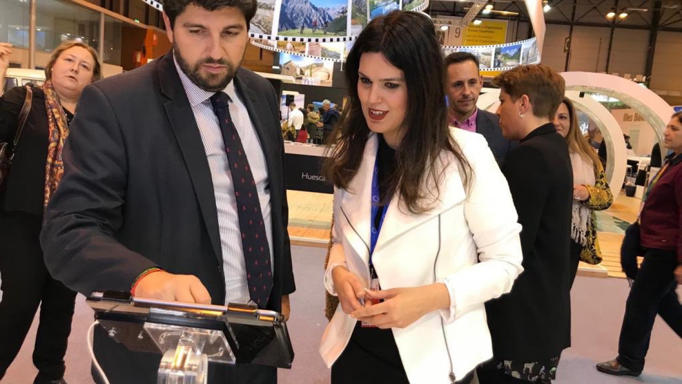 López Miras junto a la consejera de Turismo Miriam Guardiola, ayer en Fitur.