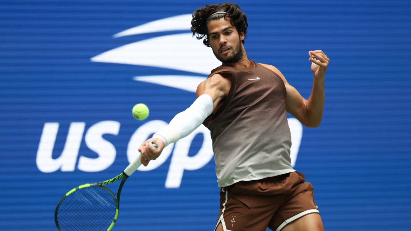 Alcaraz se divierte en su reaparición y avanza en el US Open
