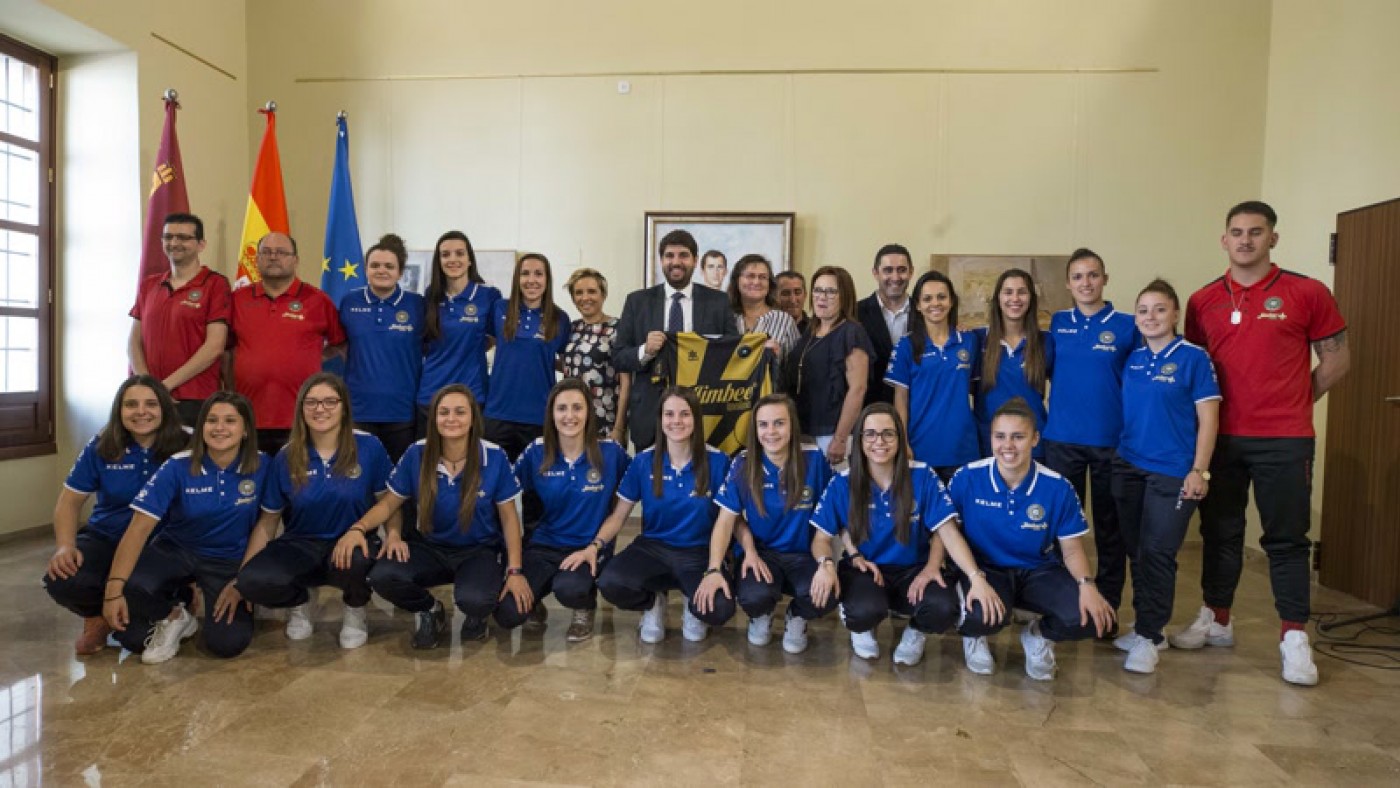 Recibimiento del equipo en el Palacio de San Esteban
