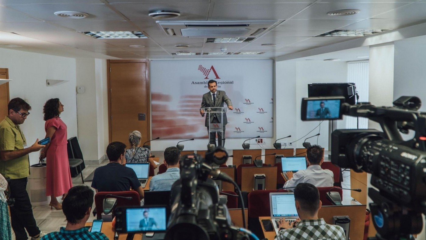 Miras pide fecha y hora para reunirse a Vox y estos piden sentarse "sin líneas rojas"