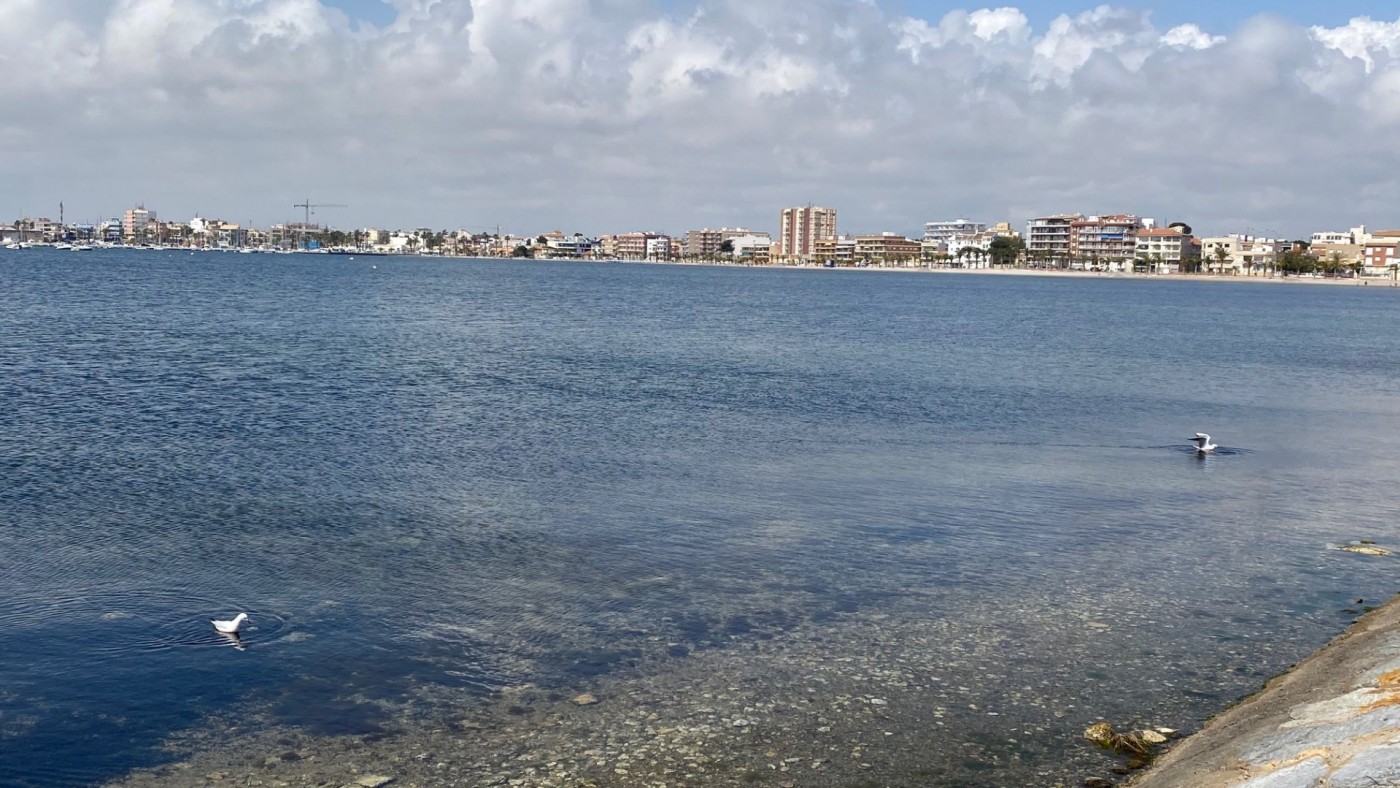 El Mar Menor alcanza los 32,4 grados