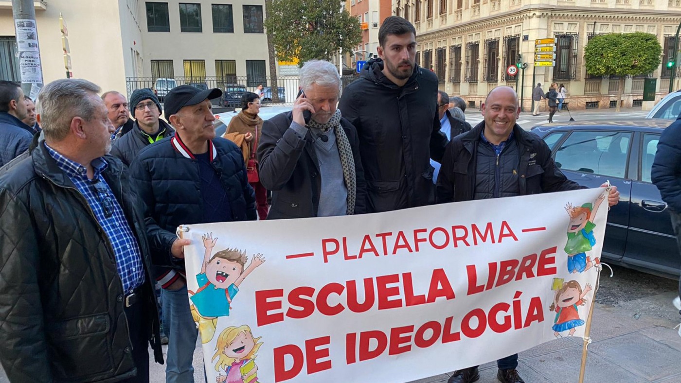 A la concentración asistió José Ángel Antelo, concejal de Vox en Murcia