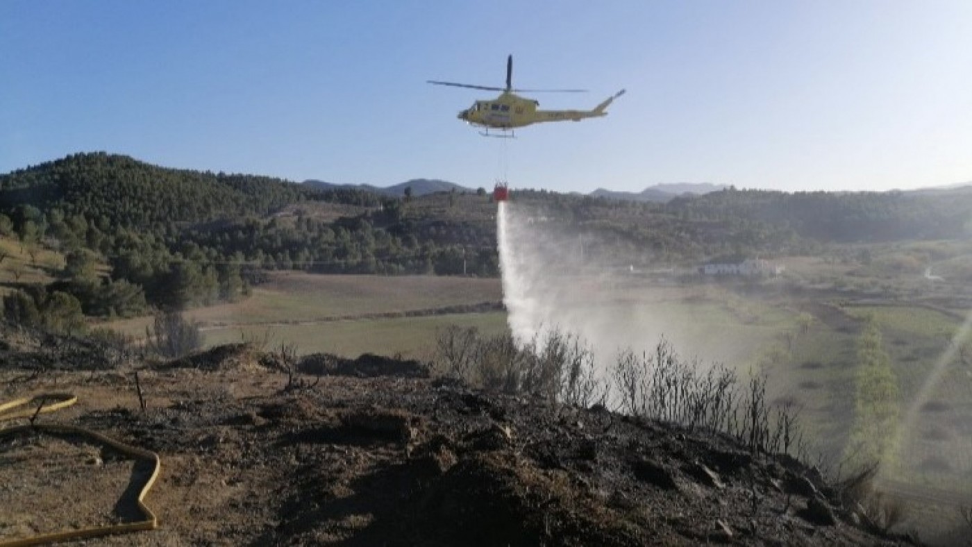 Un incendio forestal arrasa dos hectáreas en la pedanía lorquina de Fontanares