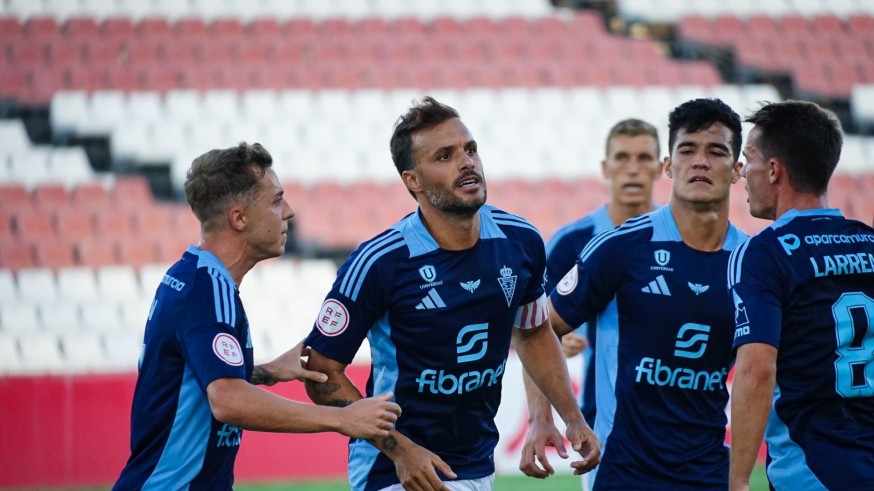 Pedro León da la primera victoria de la temporada al Real Murcia (1-2)