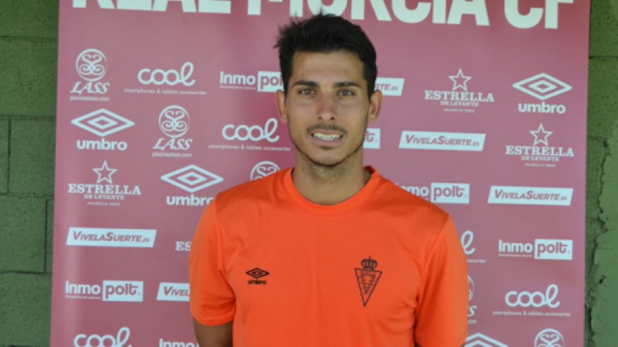 Armando, capitán del Real Murcia:"El equipo trabaja de maravilla y estamos deseando jugar el partido"