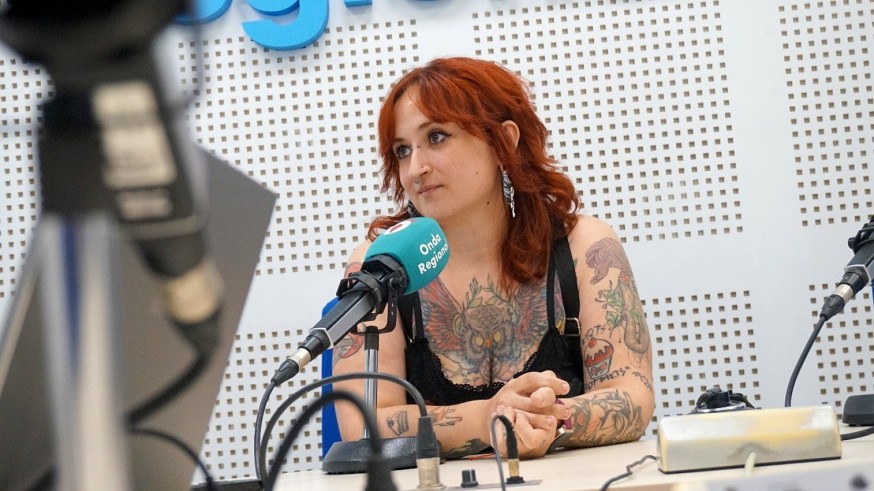 Entrando en profundiades. Hablamos con Flor Olivera, activista contra la gordofobia y fundadora de Fatlands Creaciones, marca de prendas