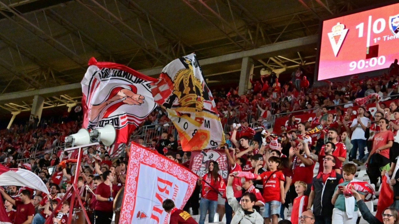 El Real Murcia congela sus abonos en la campaña "Y mientras todo llega..."