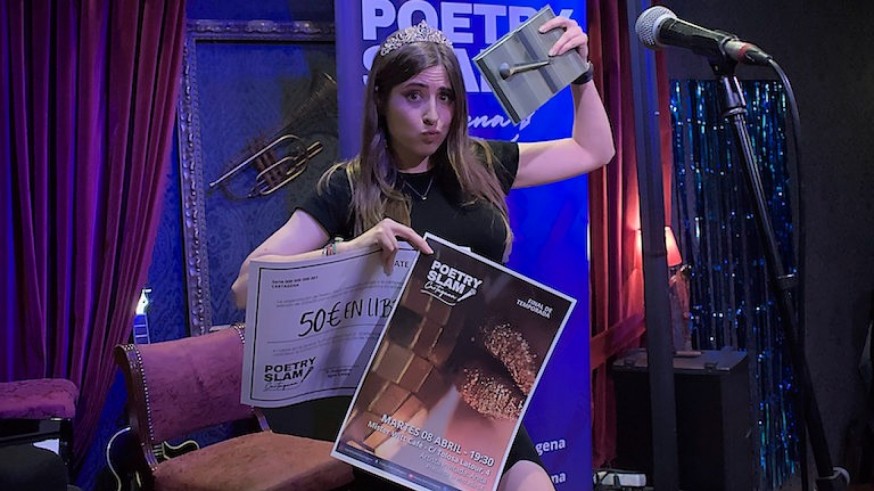 'Hago poesía de lo inesperado y lo cotidiano... también desde el humor' Isa Nieto, poeta ganadora del Poetry Slam de Cartagena