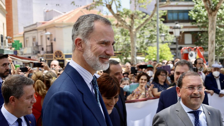 Felipe VI acuerda con su padre verse en Madrid tras una llamada telefónica en su viaje a Abu Dabi