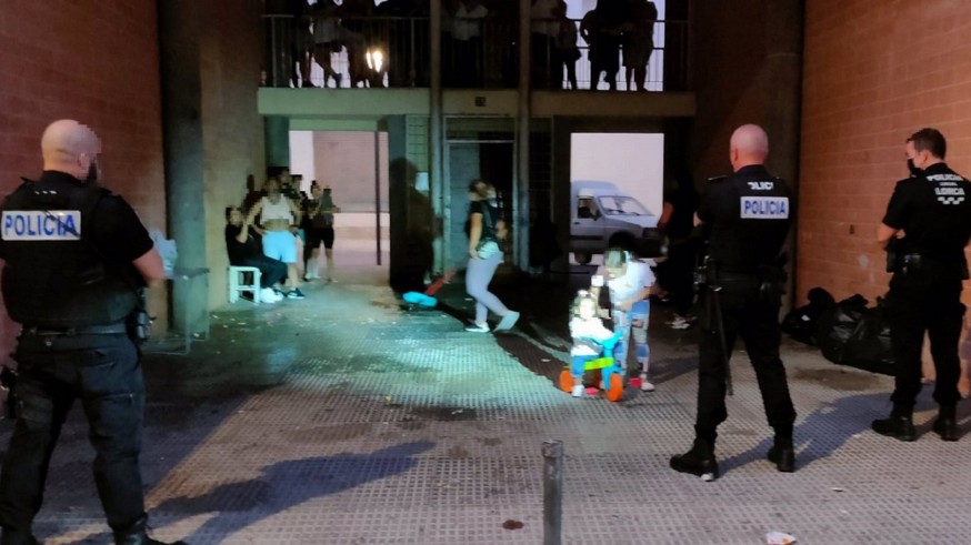 Desalojo de una fiesta en Lorca. Foto: Ayuntamiento