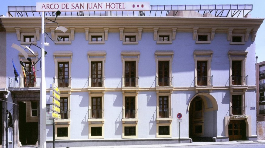 VIVA LA RADIO. El factor humano. El emblemático Hotel Arco de San Juan de Murcia cierra sus puertas
