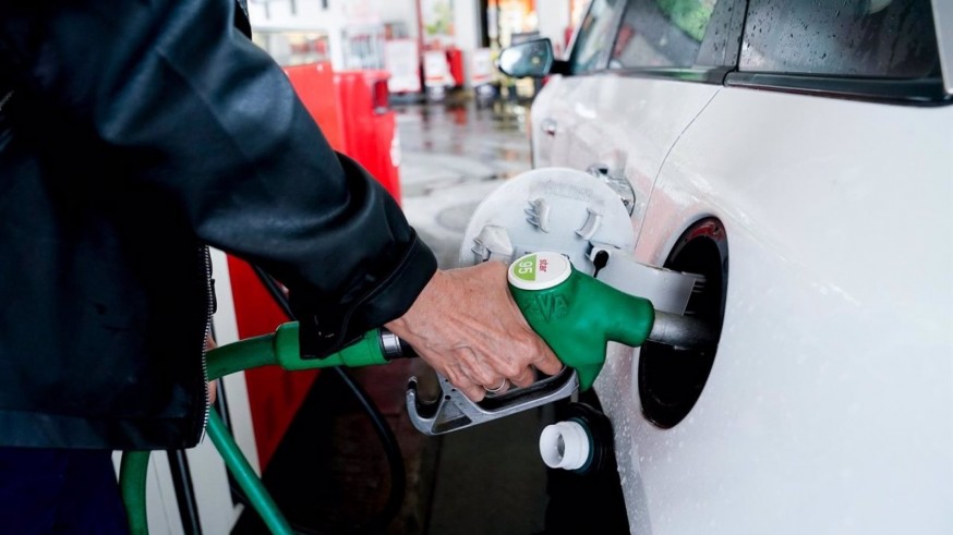 El precio de la gasolina baja ligeramente pero el gasóleo anota un nuevo máximo