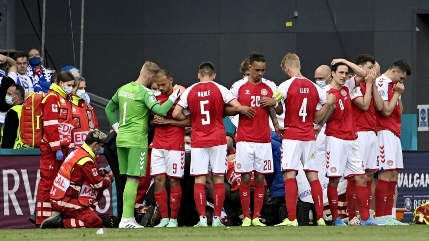 Selección danesa tras el desvanecimiento de Eriksen 