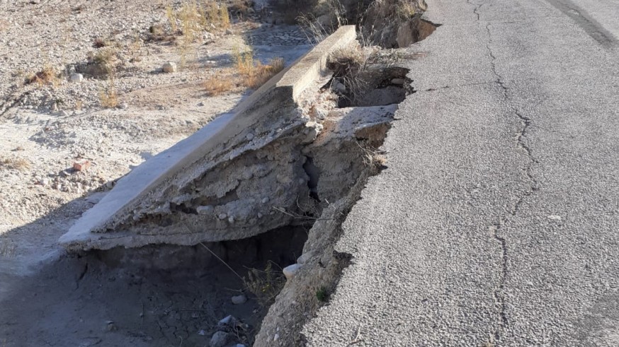 Uno de los desperfectos de la carretera