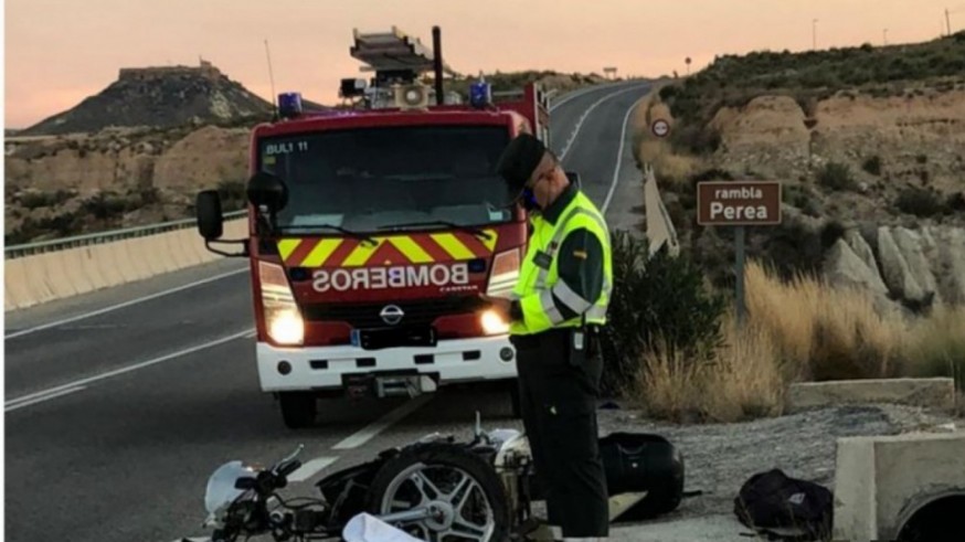 Una joven de 17 años fallece al salirse de la carretera el ciclomotor que conducía entre Yéchar y Mula
