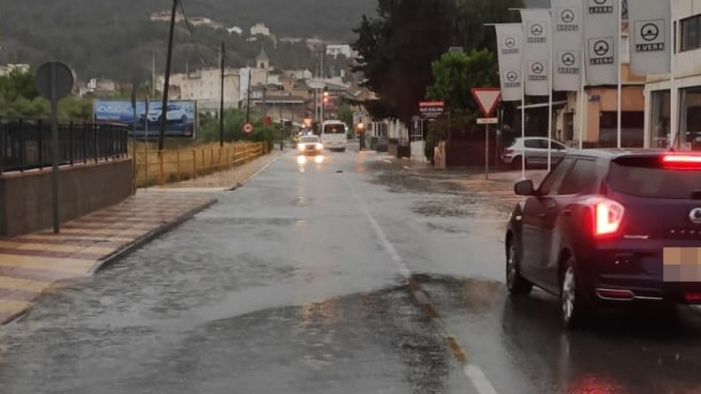 Tres carreteras secundarias continúan con dificultades y 2 afectadas por balsas de agua
