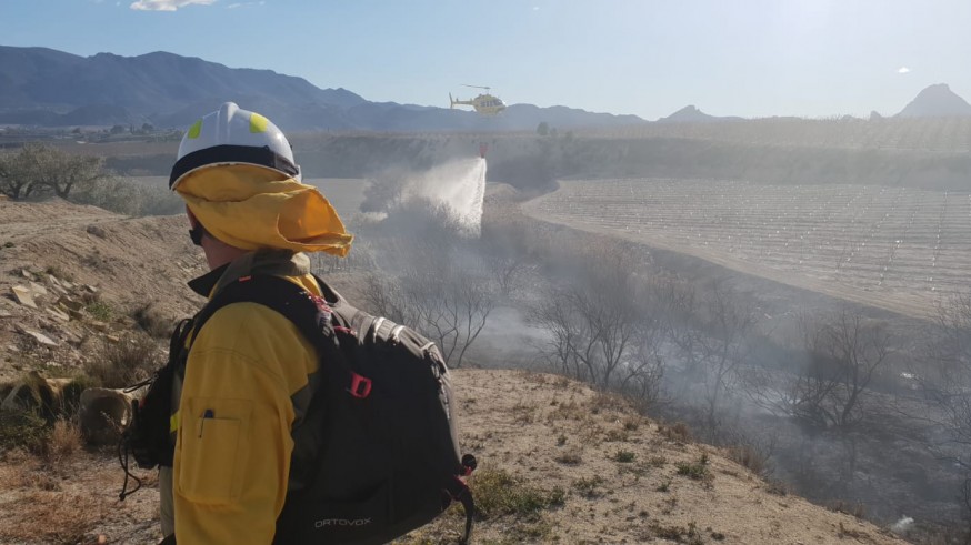 Arden 3 hectáreas de matorral en un incendio en una rambla de Cieza