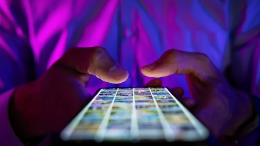 El impacto del "scroll" infinito y la evolución de la IA marcan la actualidad tecnológica en "Hombre 2.0"