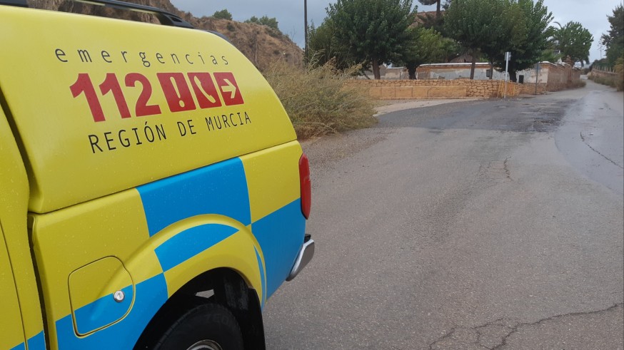 Rescatan a un hombre atrapado en su vehículo en Totana