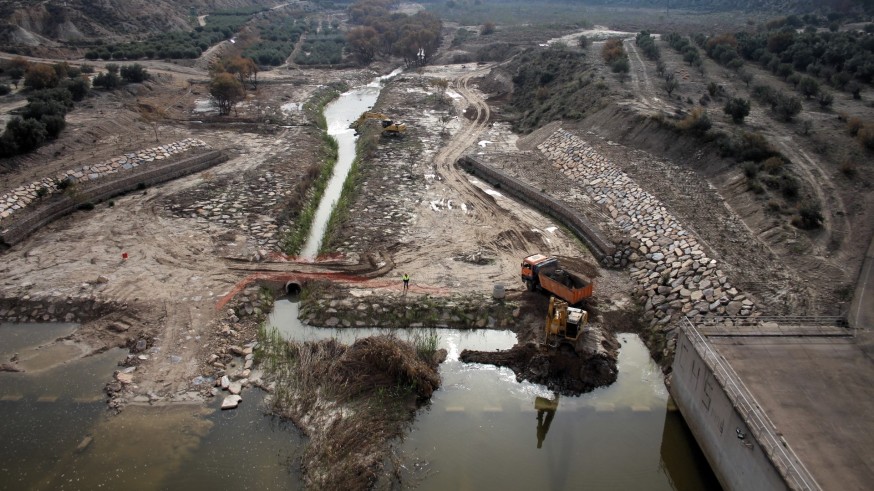 La CHS inicia el drenaje y acondicionamiento del cauce del río Mula 