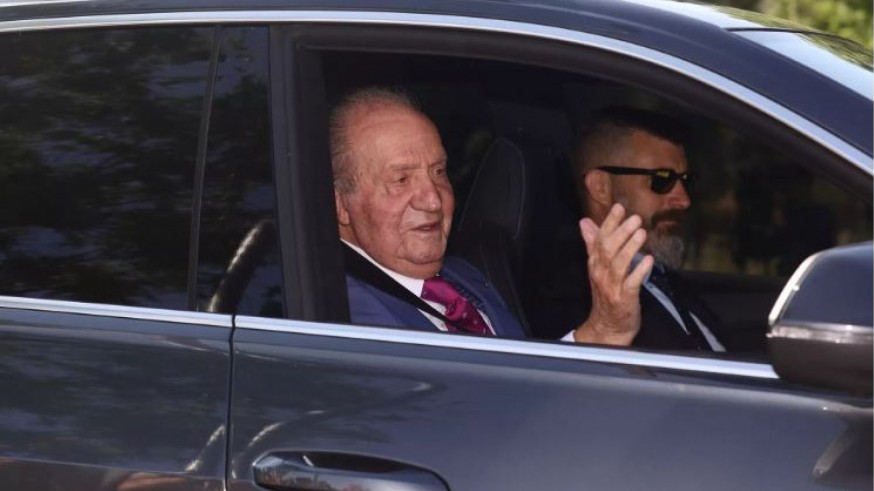 Juan Carlos I, con "muchas ganas" del encuentro con Felipe VI, espera "muchos abrazos" y "ver a la familia"