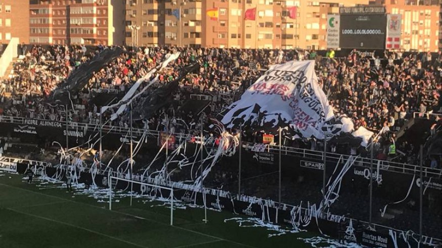 La grada del Cartagonova en un partido. 