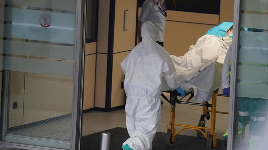 Paciente ingresa en un hospital