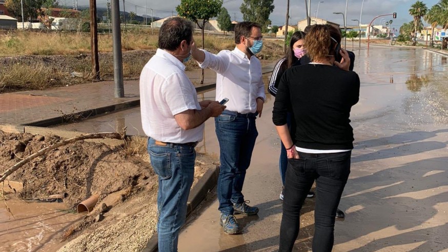 El alcalde de Lorca visita las zonas inundadas en la pedanía de La Hoya. AYTO. LORCA