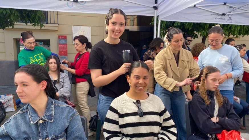 Éxito de una nueva edición del Moño Solidario para recaudar fondos para la lucha contra el cáncer