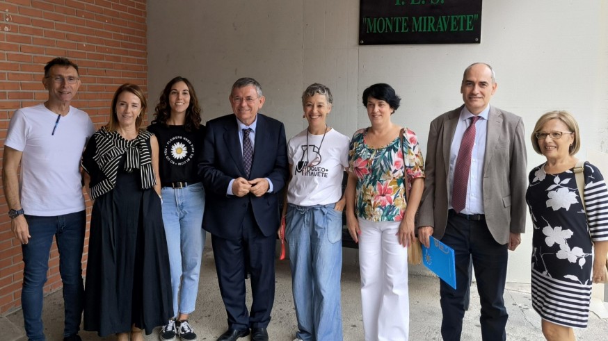 Premian a las profesoras que enseñan castellano a las familias de sus alumnos