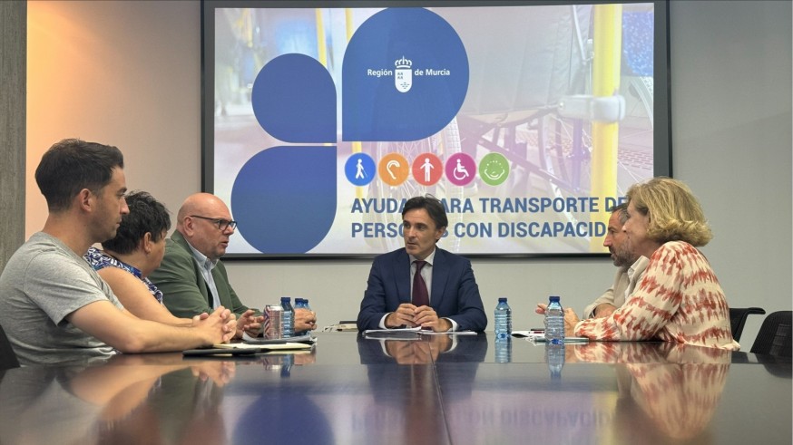 El Gobierno regional amplía las ayudas al transporte para personas con discapacidad
