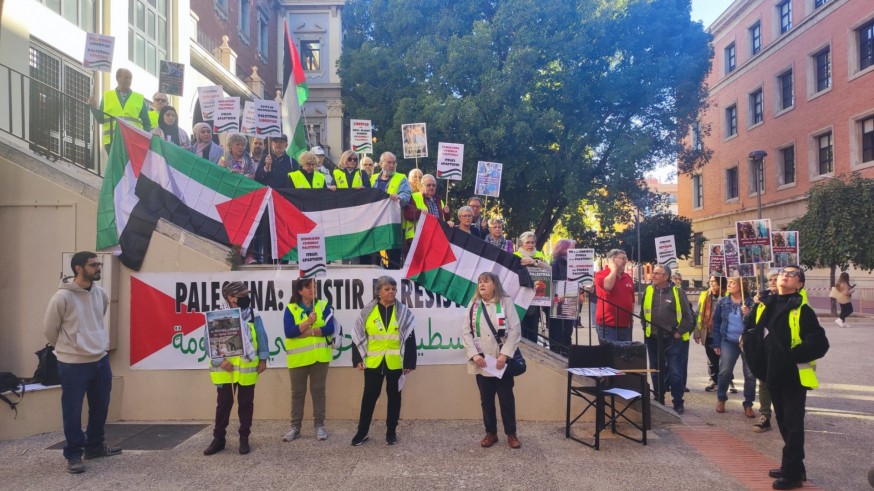 Decenas de personas se manifiestan a favor de Palestina en el Campus de la Meced