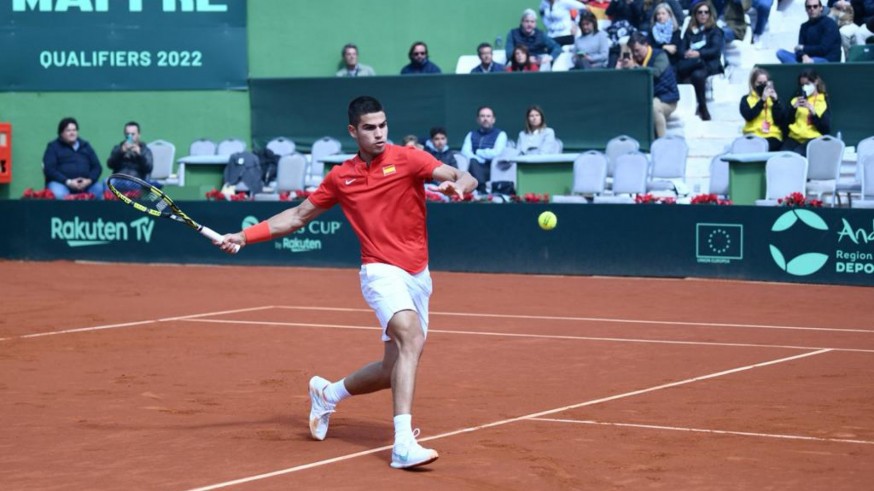 Alcaraz se estrena con victoria en la Copa Davis