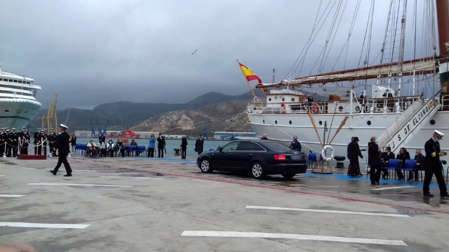 El buque escuela Juan Sebastián Elcano en el acto de nominación del muelle de cruceros de Cartagena