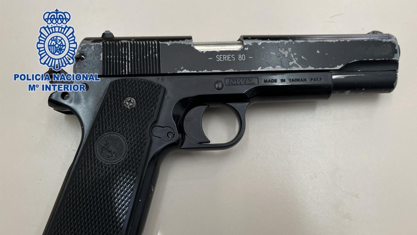 Una discusión vecinal acaba con dos hombres detenidos tras amenazarse con una pistola en Alcantarilla 