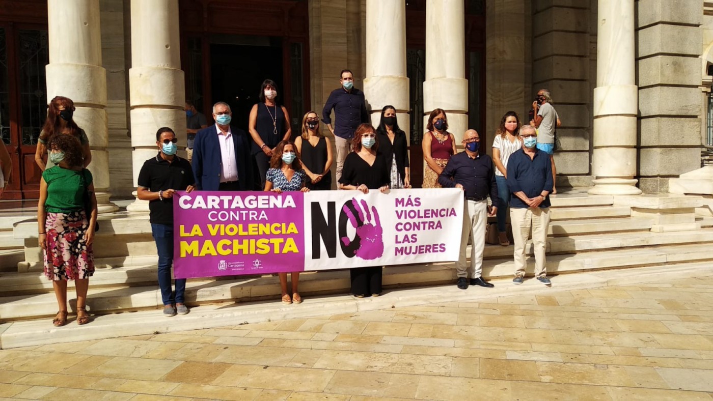 Minuto de silencio en Cartagena por la última víctima de violencia de género en la Región 
