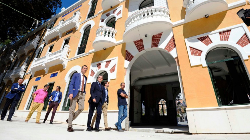 El alcalde y otros munícipes en la visita a las obras del antiguo Cuartel de Artillería. AYTO. MURCIA