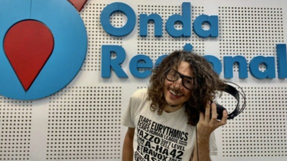 Miguel Tébar en el estudio de Onda Regional