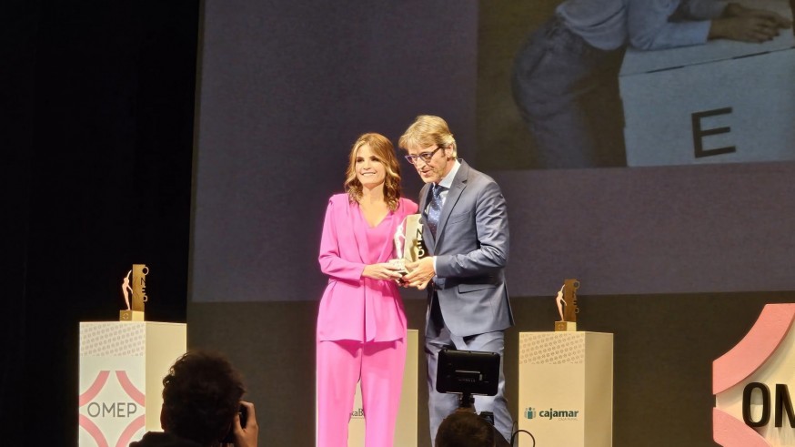 Cristina Jover recibe el premio a Directiva del Año en la Gala de Premios OMEP