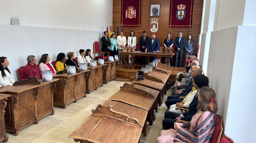 Cieza rinde homenaje a sus "hijos ausentes" en un emotivo Día de la Cruz marcado por la fe y el reencuentro