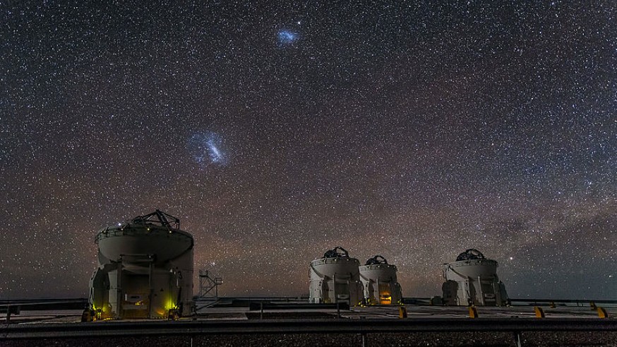 Las dos nubes de Magallanes (foto: European Southern Observatory)