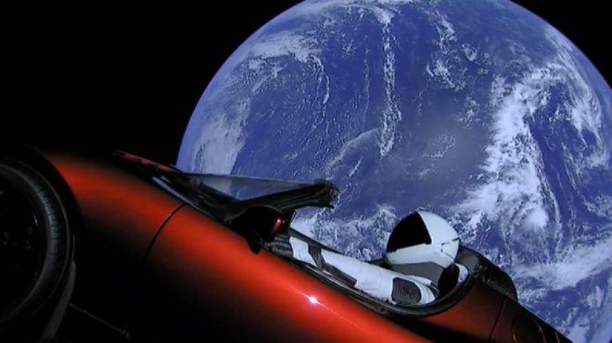 Imagen del coche que Tesla lanzó al espacio