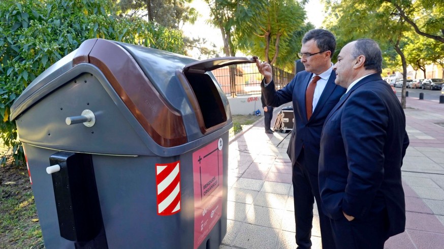 El alcalde José Ballesta ha presentado el nuevo sistema de recogida selectiva