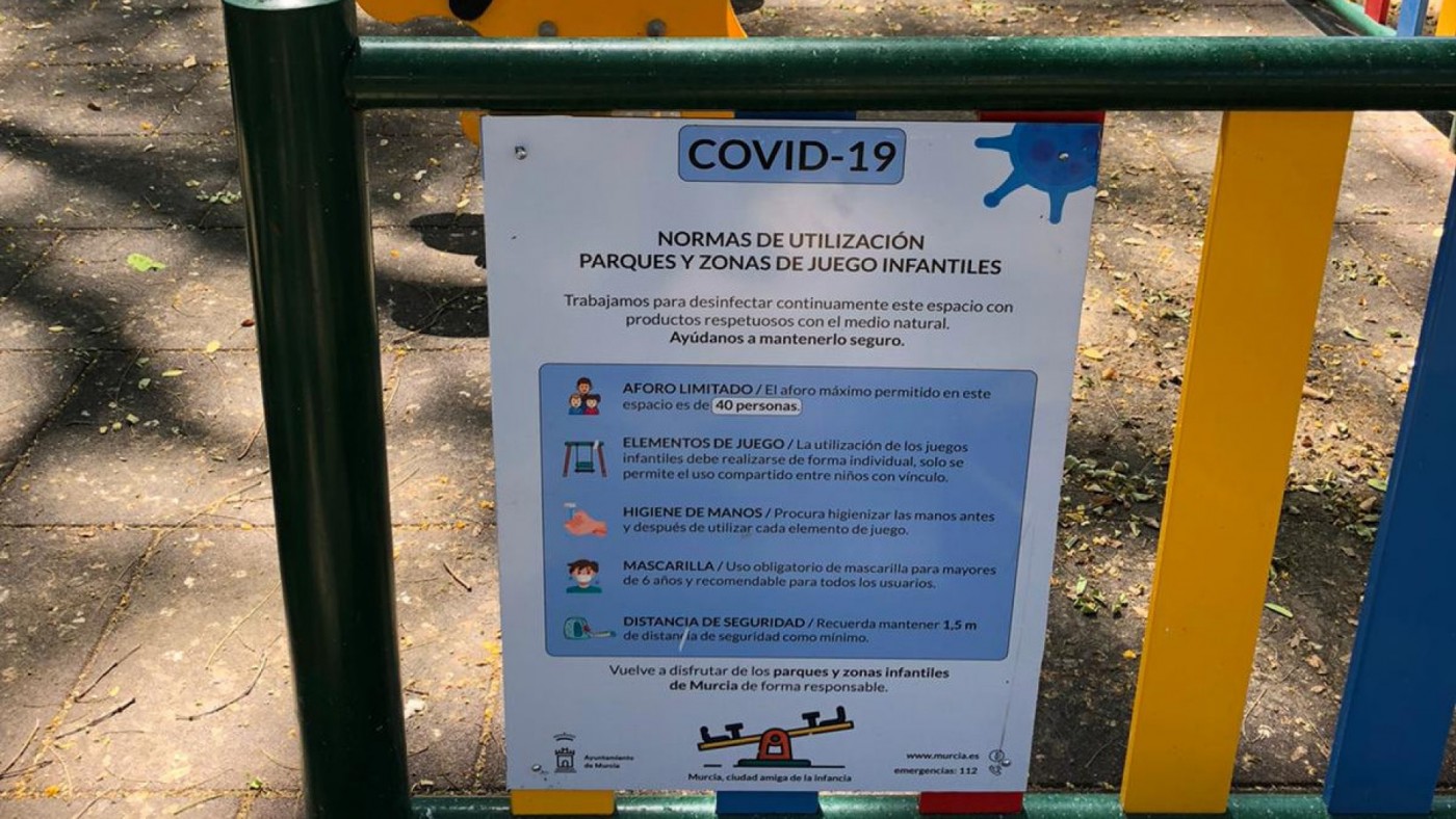 Información del Covid 19 en un parque de Murcia