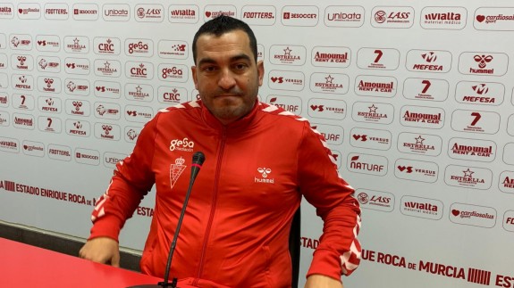 Adrián Hernández: "Es muy posible que Chumbi entre en el once titular en Villarrobledo"