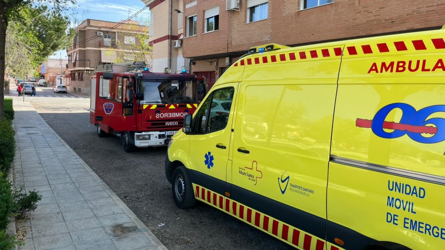 Un hombre de 58 años, ingresado por inhalación de humos tras un incendio en Totana